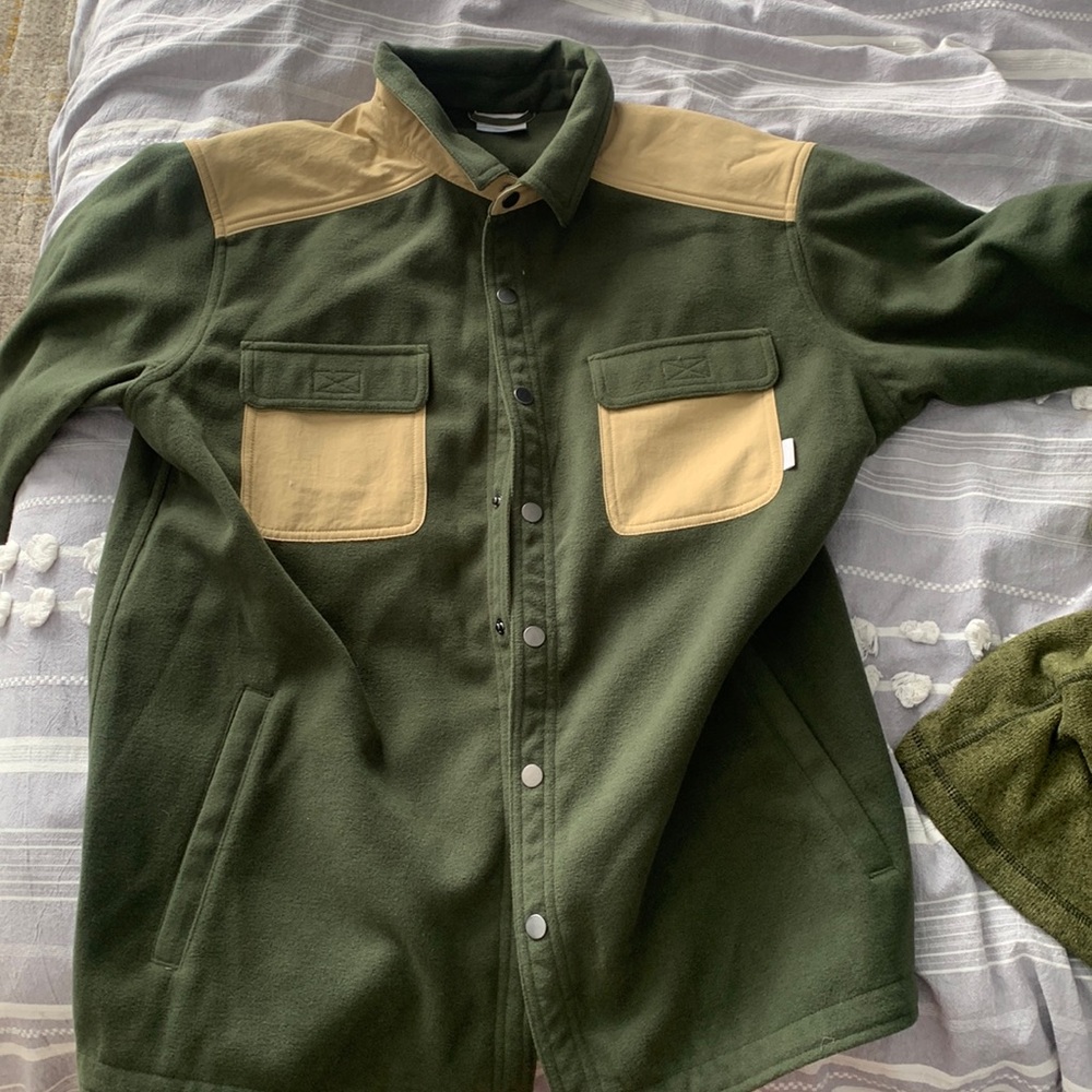 Never worn Columbia green jacket.